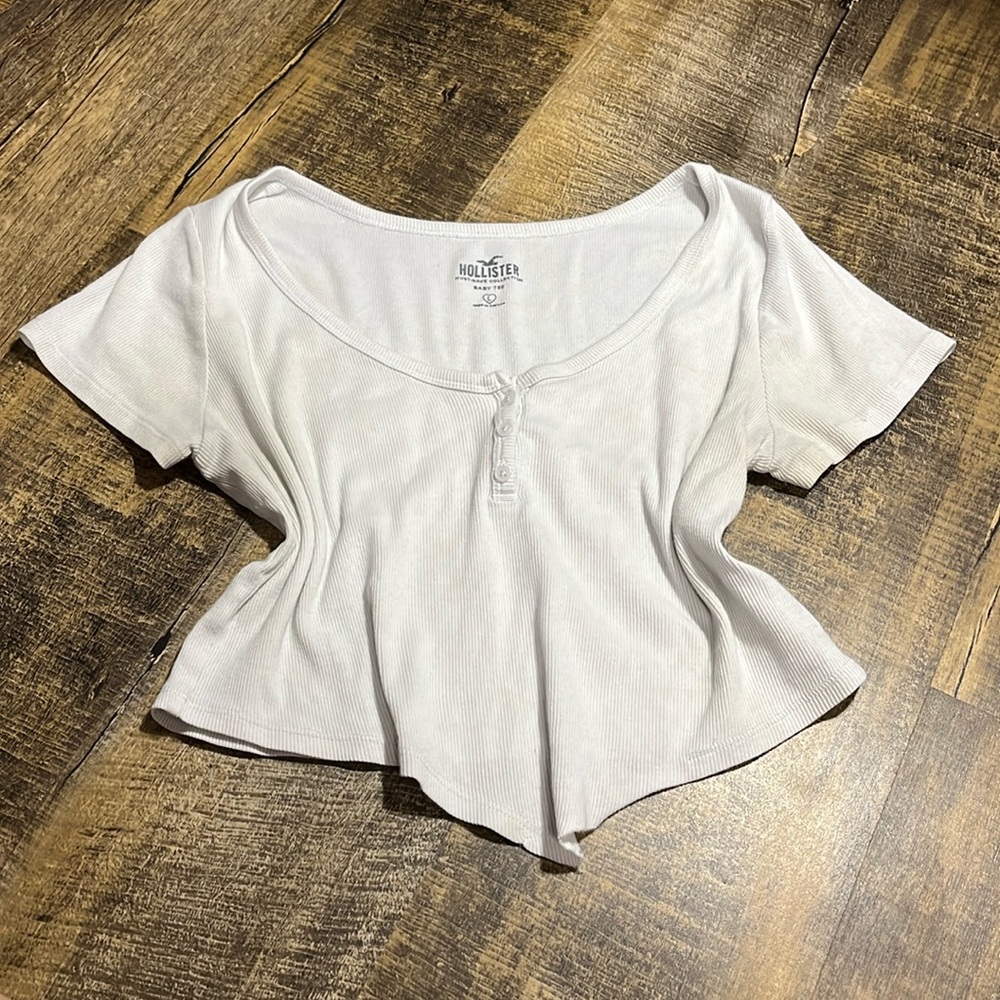 🤍Cute white cropped shirt🤍
